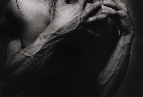 Eikoh Hosoe [1933] Embrace 46 1971 Tirage sur papier  au gélatino-bromure d’argent  © Eikoh Hosoe