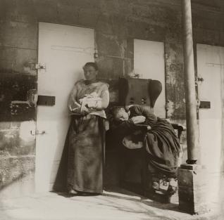 2. Robert Demachy  [1859-1936] Folles Négatifs au gélatino-bromure  d’argent sur verre  et diapositives  sur verre Vers 1895 Collection du musée  Nicéphore Niépce