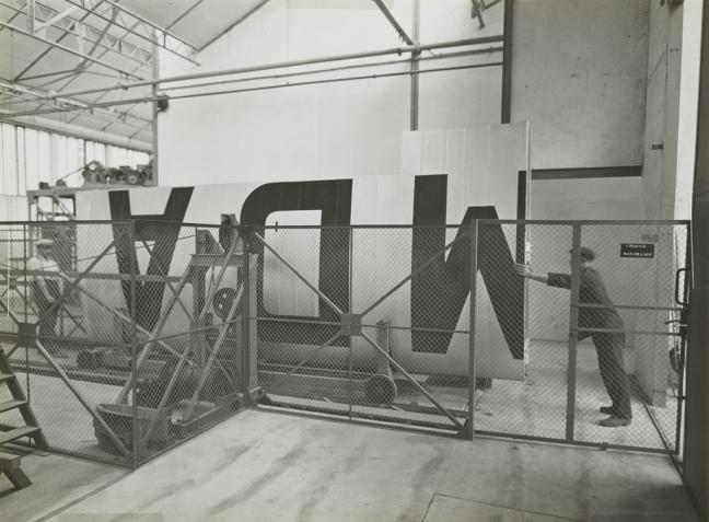 . Avions Henry Potez Éditions Paul-Martial 1932 Tirage sur papier  au gélatino-bromure d’argent © Éditions Paul-Martial,  Musée d’art moderne  et contemporain  de Saint-Étienne Métropole