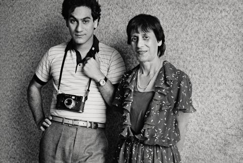 Autoportrait avec ma mère. Paris, 1983 © Patrick Zachmann / Magnum Photos