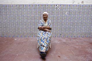 Badra Bouzidi, la mère de Noureddine. Oran, Algérie, 2011. © Patrick Zachmann / Magnum Photos