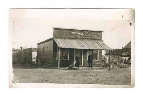 Post Office  and Hanging Laundry North America 1904-1918 © collection privée – AMC