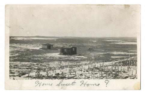 Tar Shack on the Prairie,  Home Sweet Home? North America 1904-1918 © collection privée – AMC