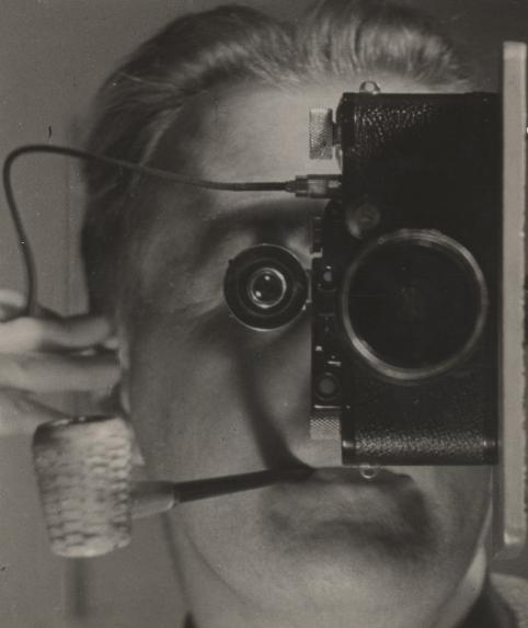 Maurice Tabard, Autoportrait, Juan-les-Pins, 1936